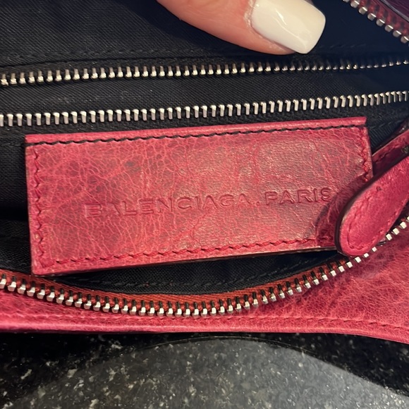 Burgundy Balenciaga crossbody with convertible strap - Picture 3 of 5